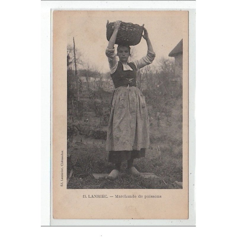 LANRIEC : la marchande de poissons - très bon état