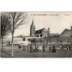 BRIE-COMTE-ROBERT: place des fêtes - très bon état