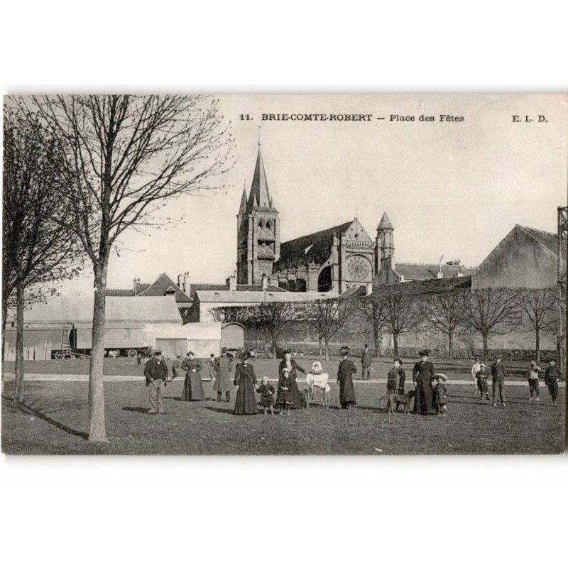 BRIE-COMTE-ROBERT: place des fêtes - très bon état