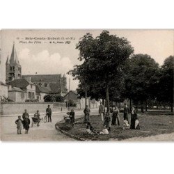 BRIE-COMTE-ROBERT: place des fêtes - très bon état