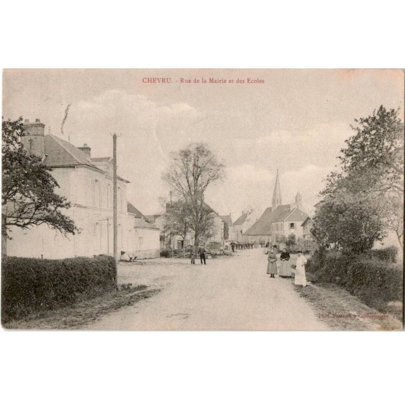 CHEVRU: rue de la mairie et des écoles - très bon état