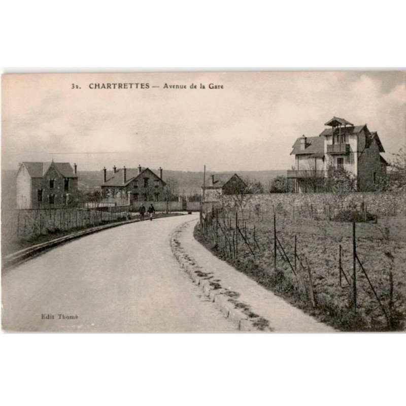 CHARTRETTES: avenue de la gare - très bon état