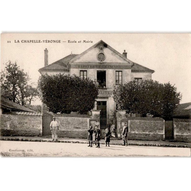 LA CHAPELLE-VERONGE: école et mairie - très bon état
