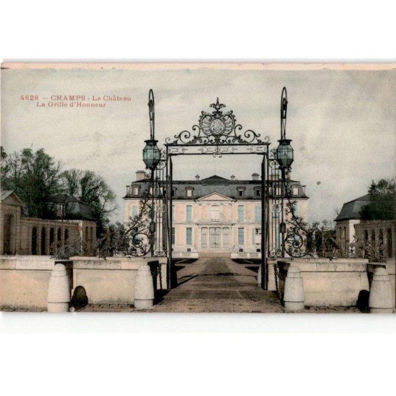 CHAMPS: le château la grille d'honneur - très bon état