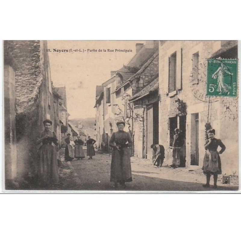 NOYERS : la rue principale - très bon état