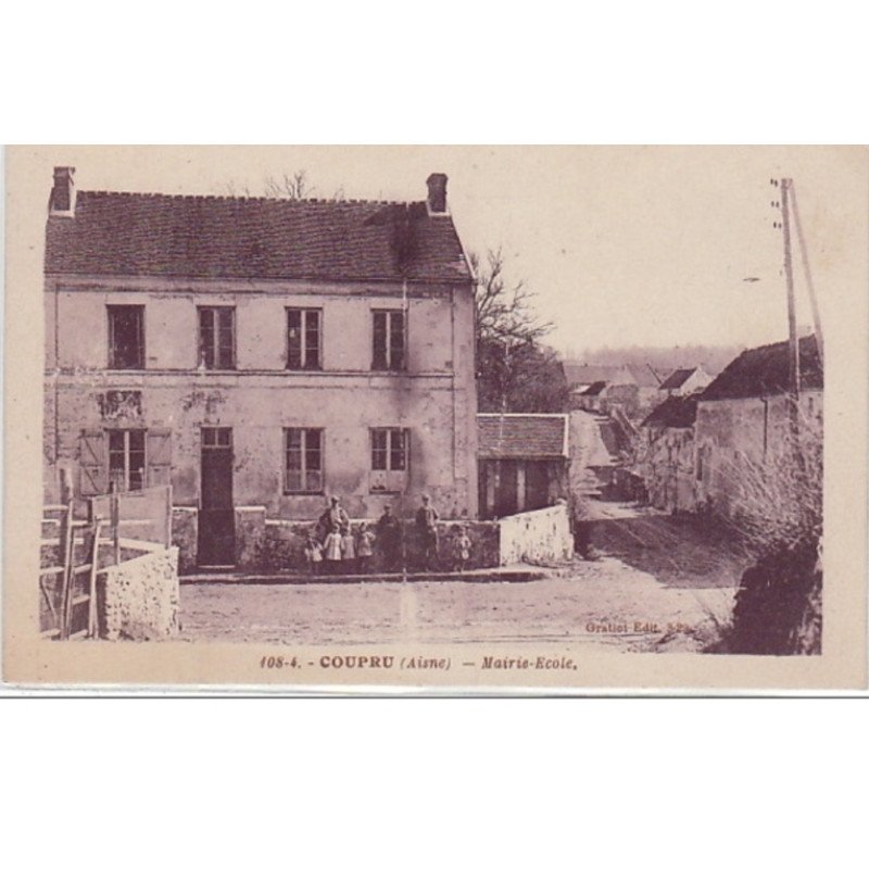 COUPRU : la mairie école vers 1920 - très bon état COUPRU : la mairie école vers 1920 - très bon état