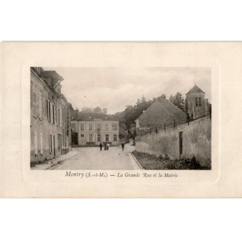 MONTRY: la grande rue et la mairie - très bon état