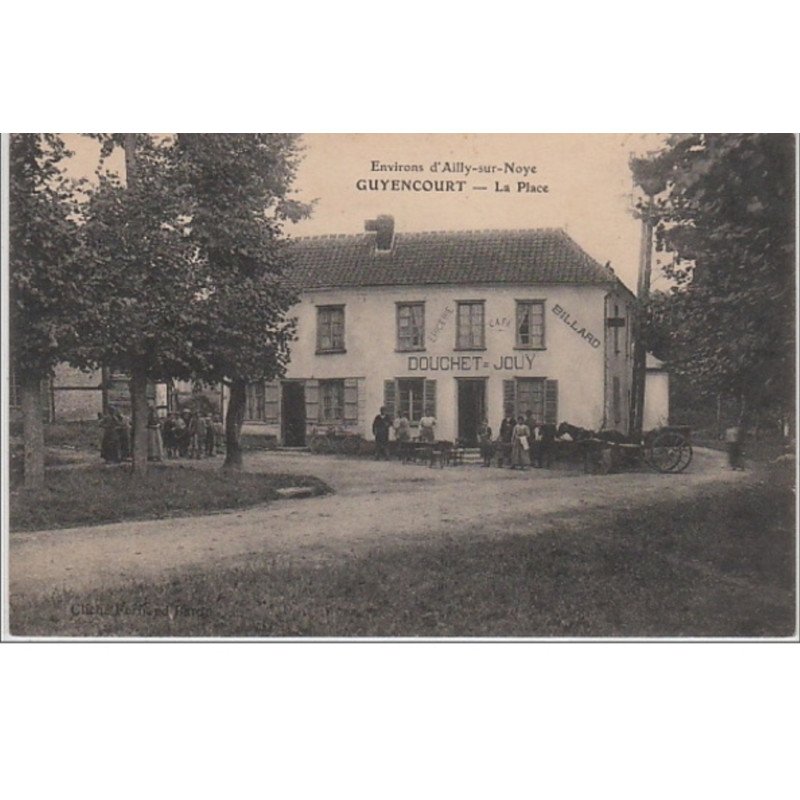 GUYENCOURT : la place et l'épicerie-café DOUCHET JOUY vers 1910 - très bon état GUYENCOURT : la place et l'épicerie-café DOUCHET JOUY vers 1910 - très bon état