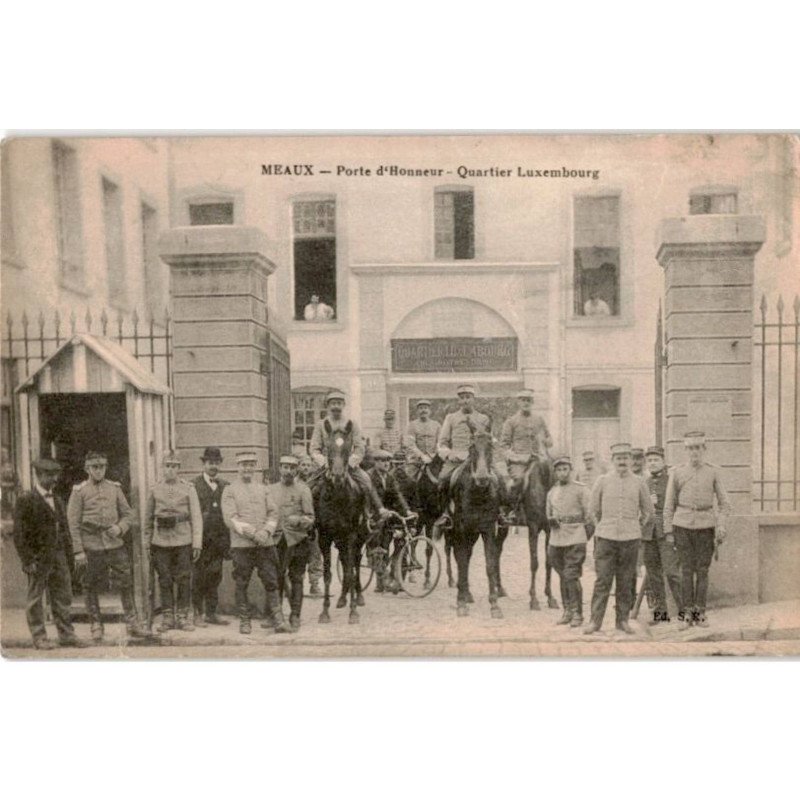 MEAUX: porte d'honneur quartier luxembourg - très bon état