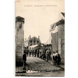 MEAUX: manutention la porte d'entrée - très bon état