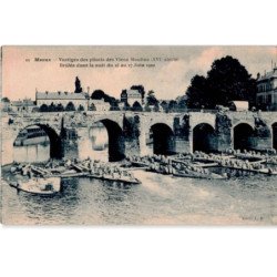 MEAUX: vestiges des pilotis des vieux moulins brûlés dans la nuit du 16 au 17 juin 1920 - très bon état