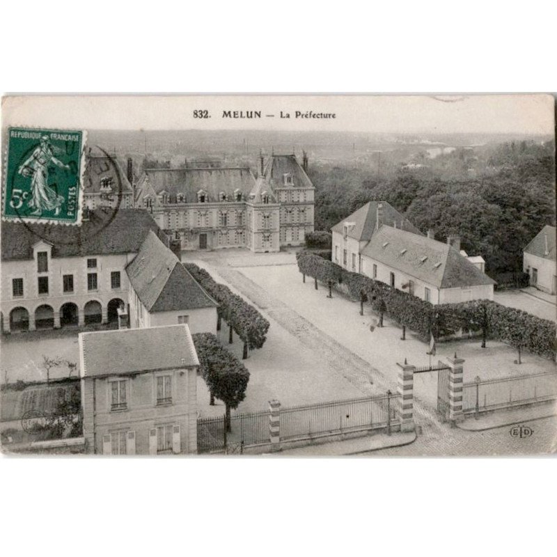 MELUN: la préfecture - très bon état