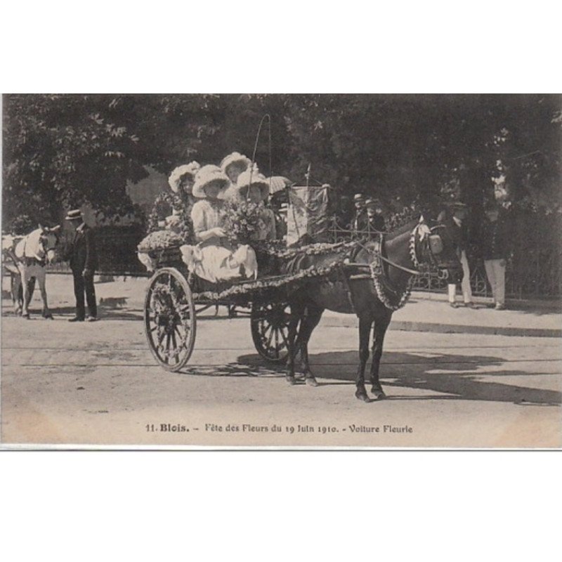 BLOIS : la Fête des Fleurs de Juin 1910 - une voiture fleurie - très bon état