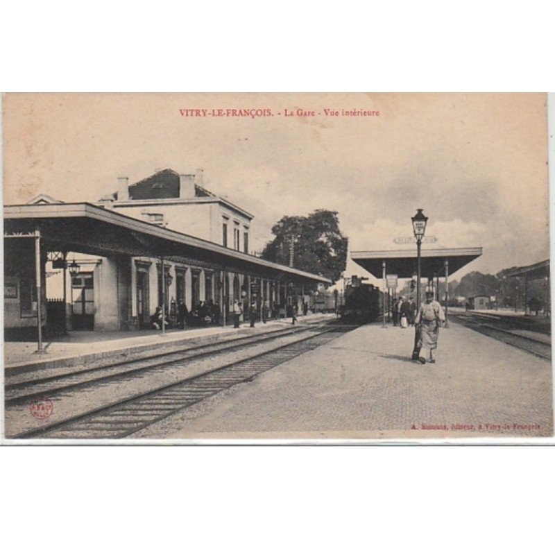 VITRY LE FRANCOIS : la gare - très bon état