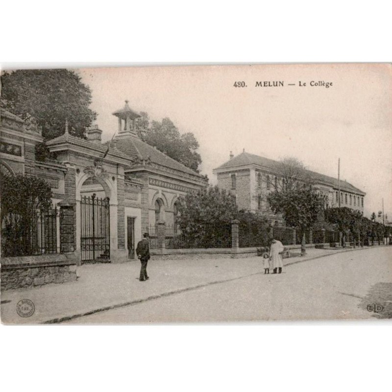 MELUN: le collège - très bon état