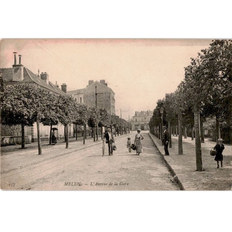 MELUN: l'avenue de la gare - très bon état