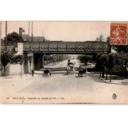 MELUN: passerelle du chemin de fer - très bon état