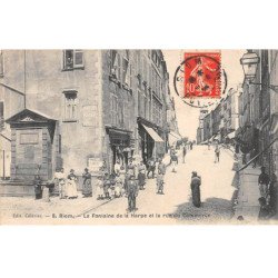 RIOM - La Fontaine de la Harpe et la Rue du Commerce - très bon état