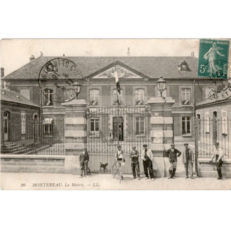 MONTEREAU: la mairie - très bon état