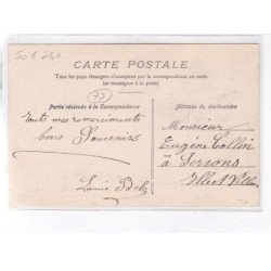 SAINT-ROMAINS-LES-MELLE: un coin de la place, champ de foire aux chèvres - état