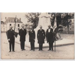 CHATEAU DU LOIR : LOT DE DEUX CARTES PHOTOS - Cérémonie devant le Monument aux Morts - Très bon état