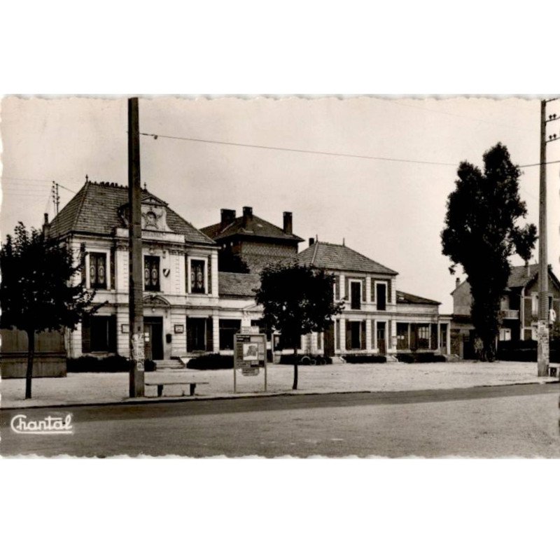 VIRY-CHATILLON: mairie écoles - très bon état