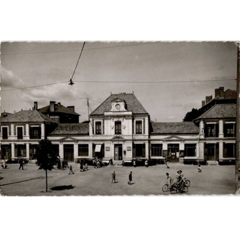 VIRY-CHATILLON: la mairie - très bon état