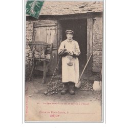 PONT LEVOY : le """"Père Manuel"""" à l'Ecole de Pont Levoy vers 1900 - très bon état