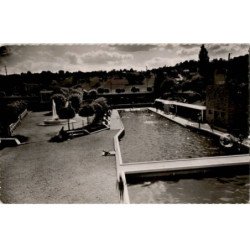 VIRY-CHATILLON: la piscine vue du plongeoir - très bon état
