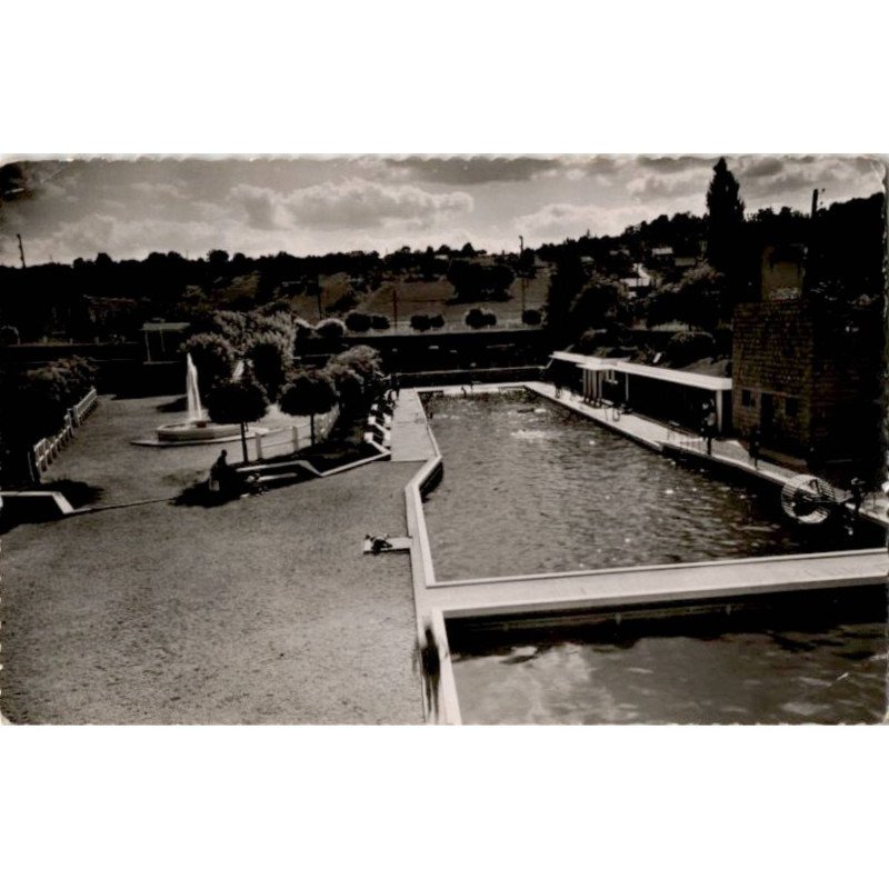 VIRY-CHATILLON: la piscine vue du plongeoir - très bon état