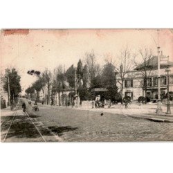 COLOMBES: le rond point du petit colombe - très bon état