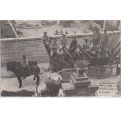 GRENOBLE : carte photo - """"le déménagement des tables de l'Aigle"""" par des chasseurs alpins en 1914 - très bon état