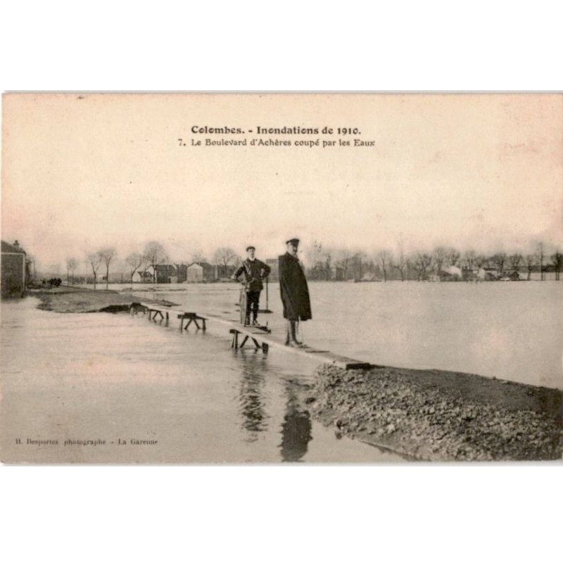 COLOMBES: inondations de 1910 le boulevard d'achères coupé par les eaux - très bon état