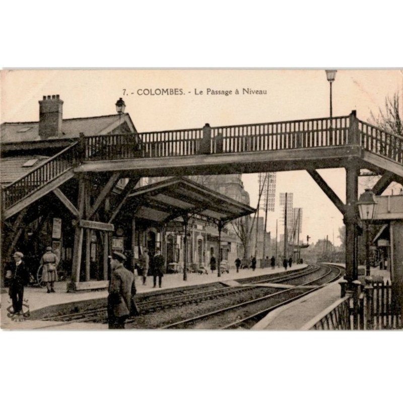 COLOMBES: le passage à niveau - très bon état