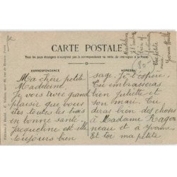 COLOMBES: institution Jeanne d'Arc, récréation sur les pelouses - très bon état