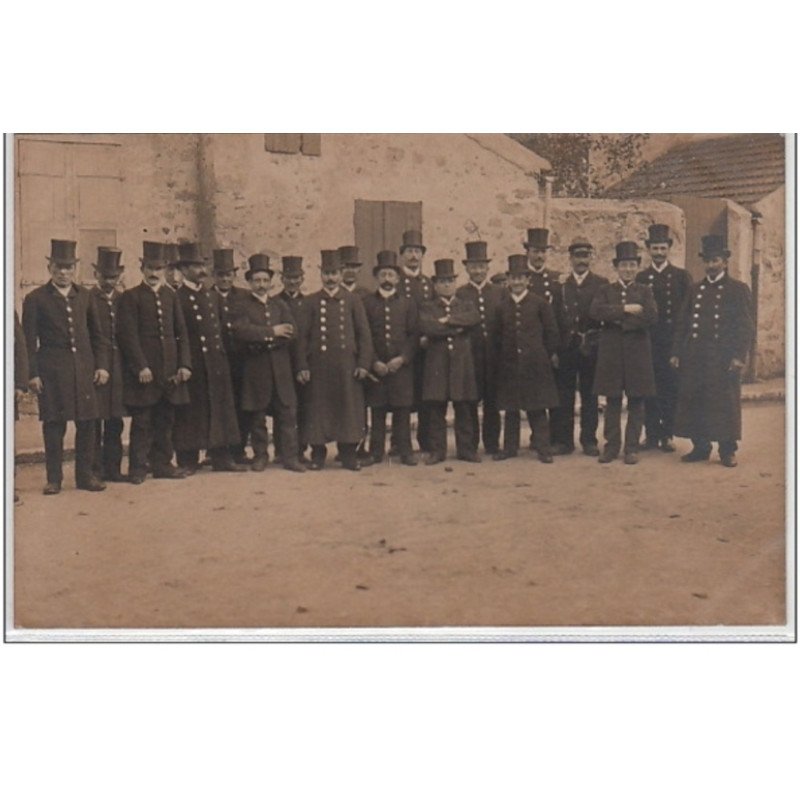 MEULAN : CARTE PHOTO  - très bon état