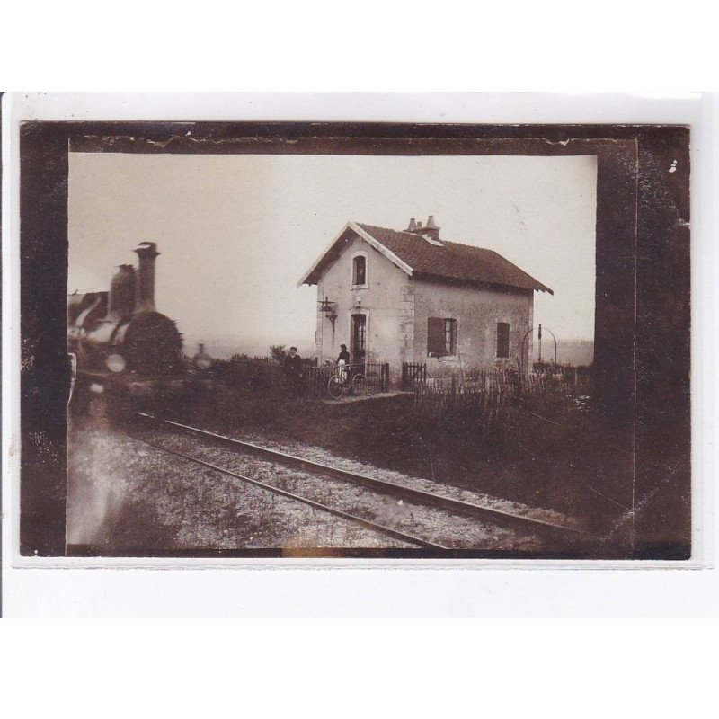 SAINT-LOTHAIN (environs) : gare a localiser - très bon état