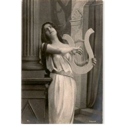 MUSIQUE: femme avec instrument de musique - très bon état