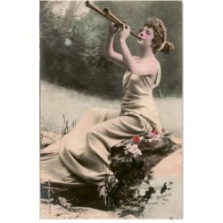 MUSIQUE: femme jouant de deux flutes - très bon état