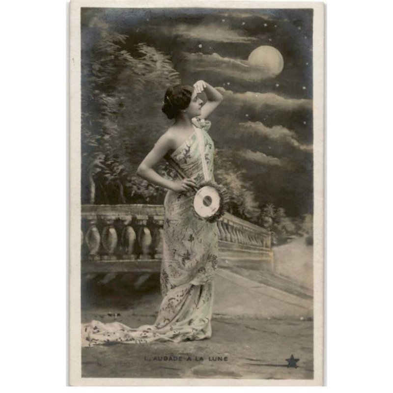 MUSIQUE: femme avec instrument de musique, aubade à la lune - très bon état