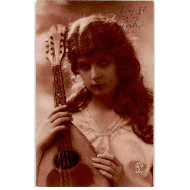 MUSIQUE: femme avec instrument de musique - très bon état