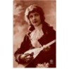 MUSIQUE: femme et instrument de musique - très bon état
