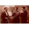 MUSIQUE: trois musiciens, violon, trompette, tronbone - très bon état