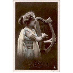 MUSIQUE: femme et instrument de musique - très bon état