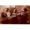 MUSIQUE: trois musiciens, violon, trompette, tronbone - très bon état