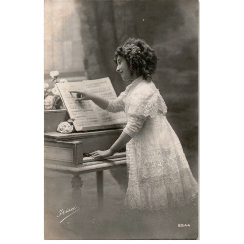 MUSIQUE: jeune fille au piano - très bon état