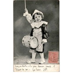 MUSIQUE: jeune enfant et tambour - état