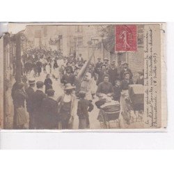 ANDEVILLE - carte photo - Grève générale des boutonniers de Dormaison chantant l'Internationale - état
