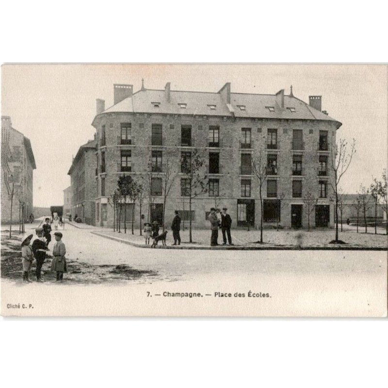 CHAMPAGNE-sur-SEINE: place des écoles - très bon état