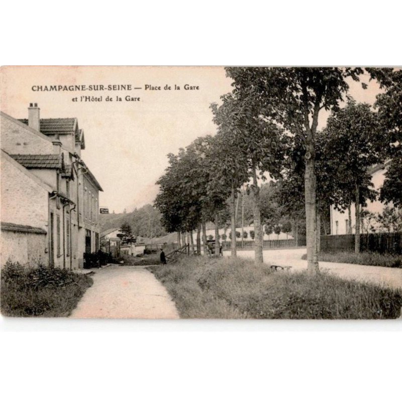 CHAMPAGNE-sur-SEINE: place de la gare - état